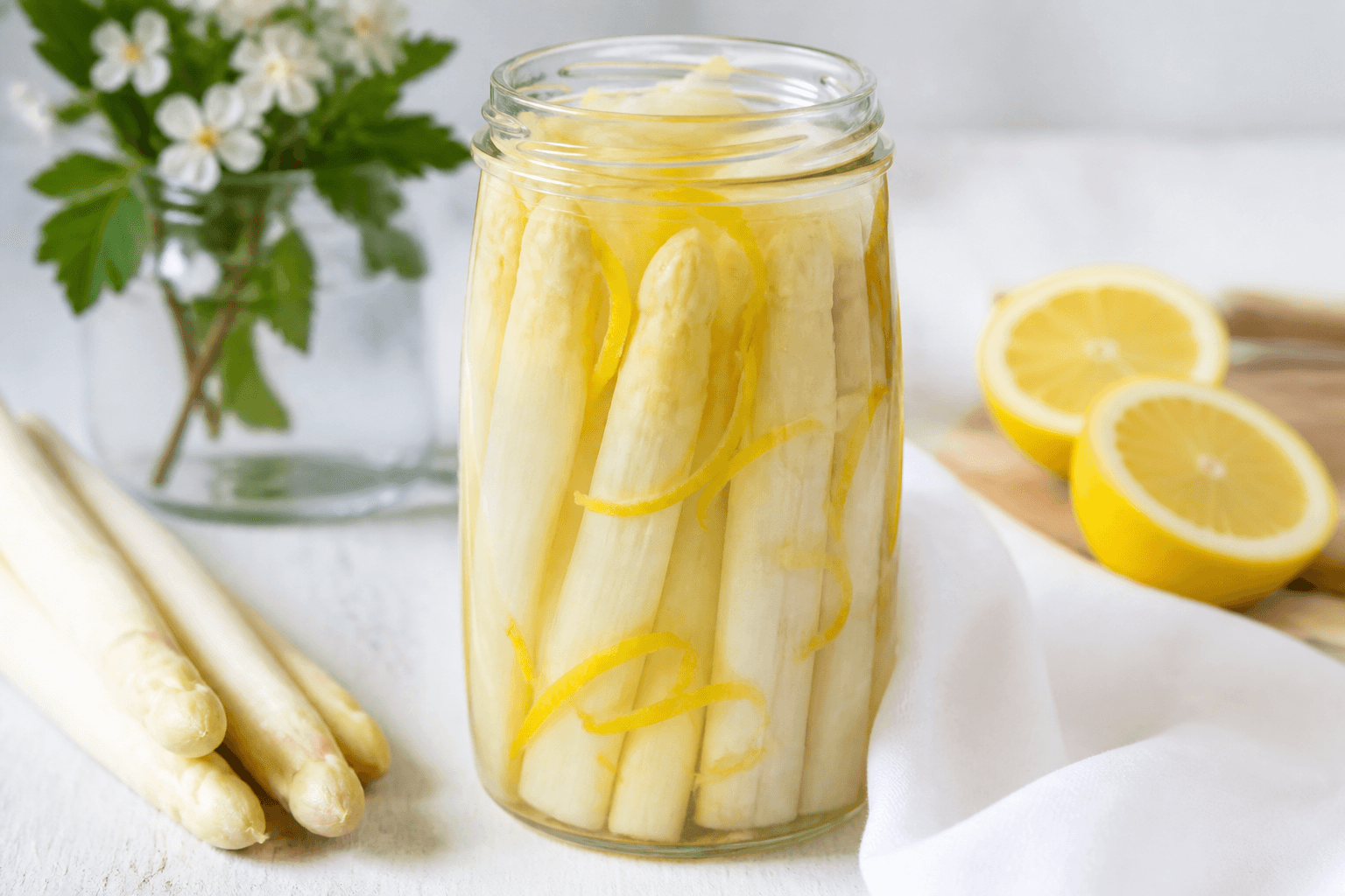 Saltkonserverede citroner i glas