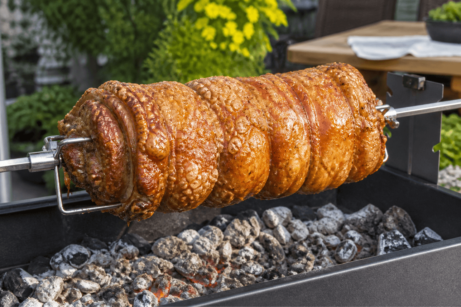 Porchetta på rotisseri med sprød svær hele vejen rundt