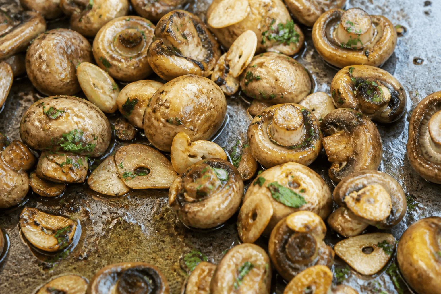 Champiñones al ajillo — hvidløgssvampe på plancha