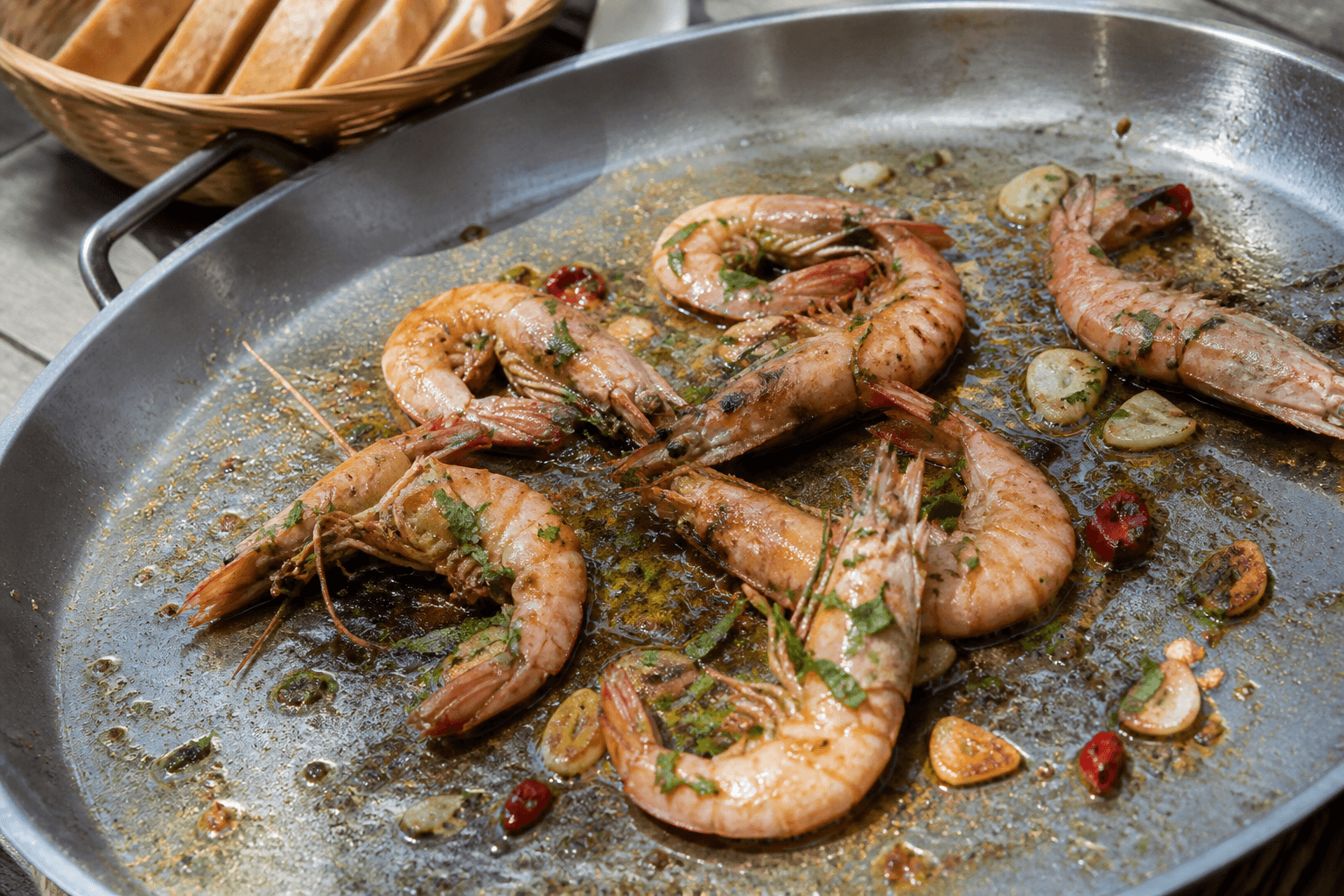Gambas al Ajillo — hvidløgsrejer på plancha
