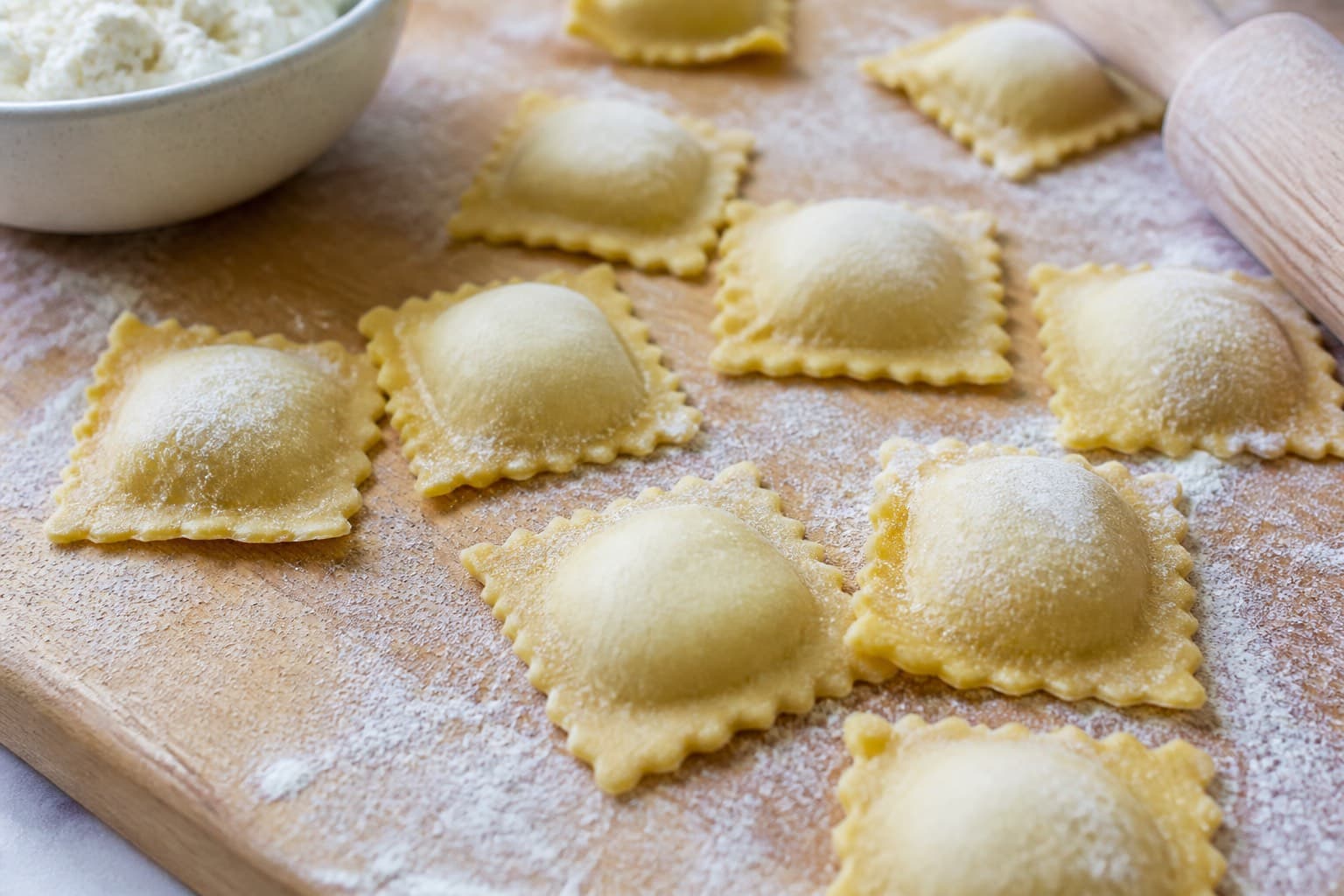 Hjemmelavede ravioli med ricottafyld